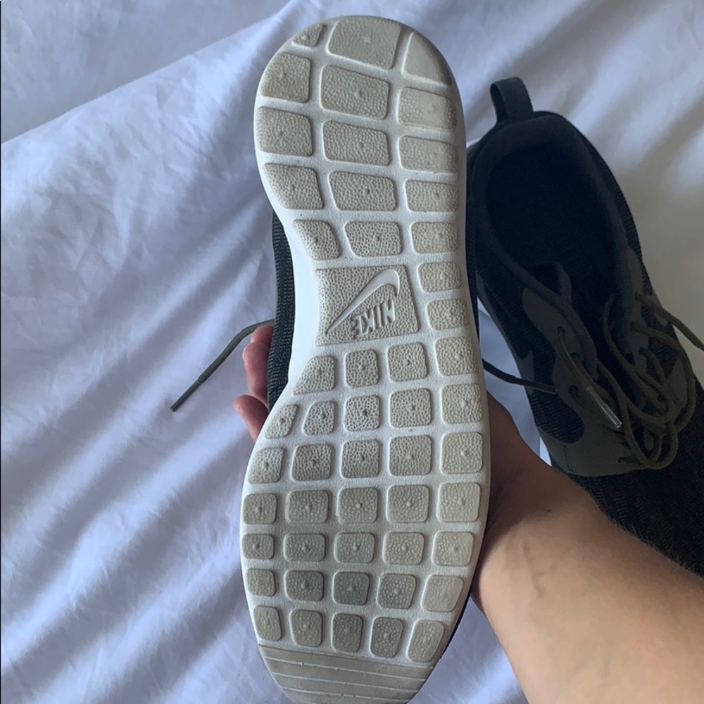 Nike Roche - Picture 4 of 4